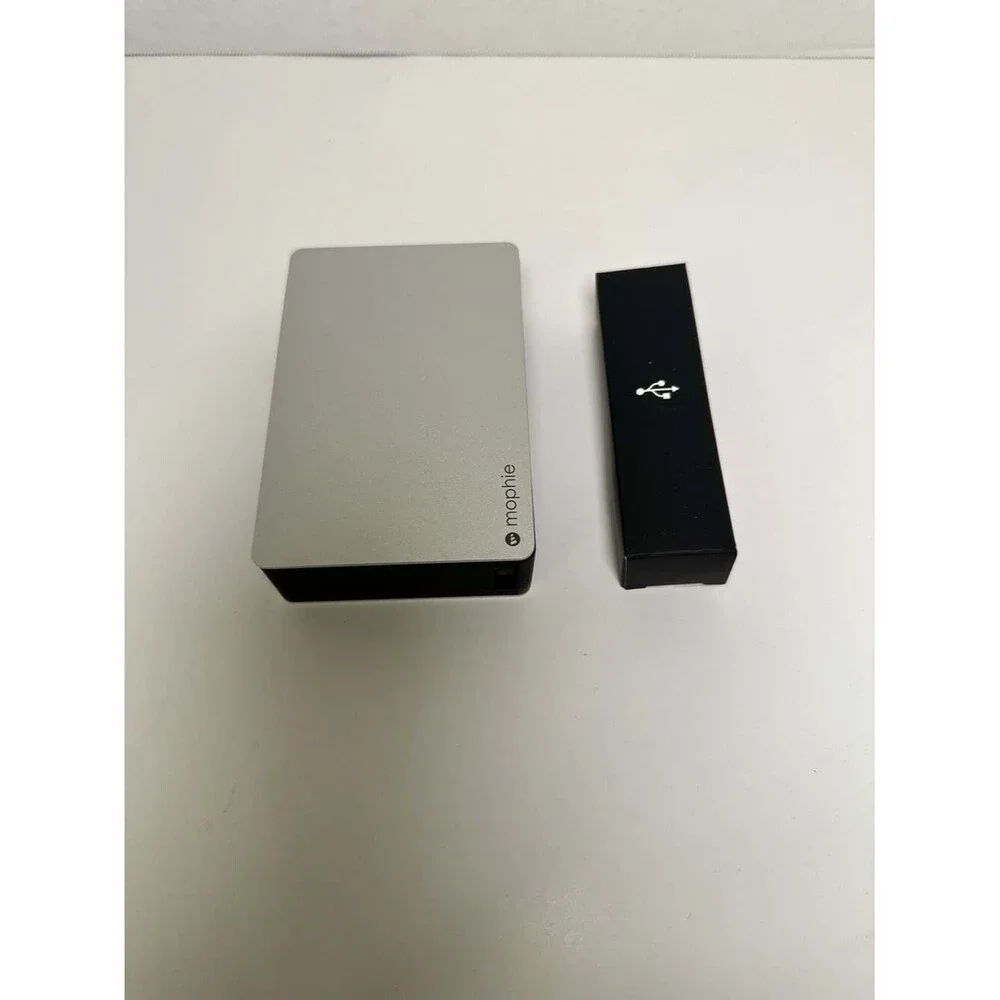 Mophie Powerstation Plus 8X Quick-Charge external battery & Lightning Connector